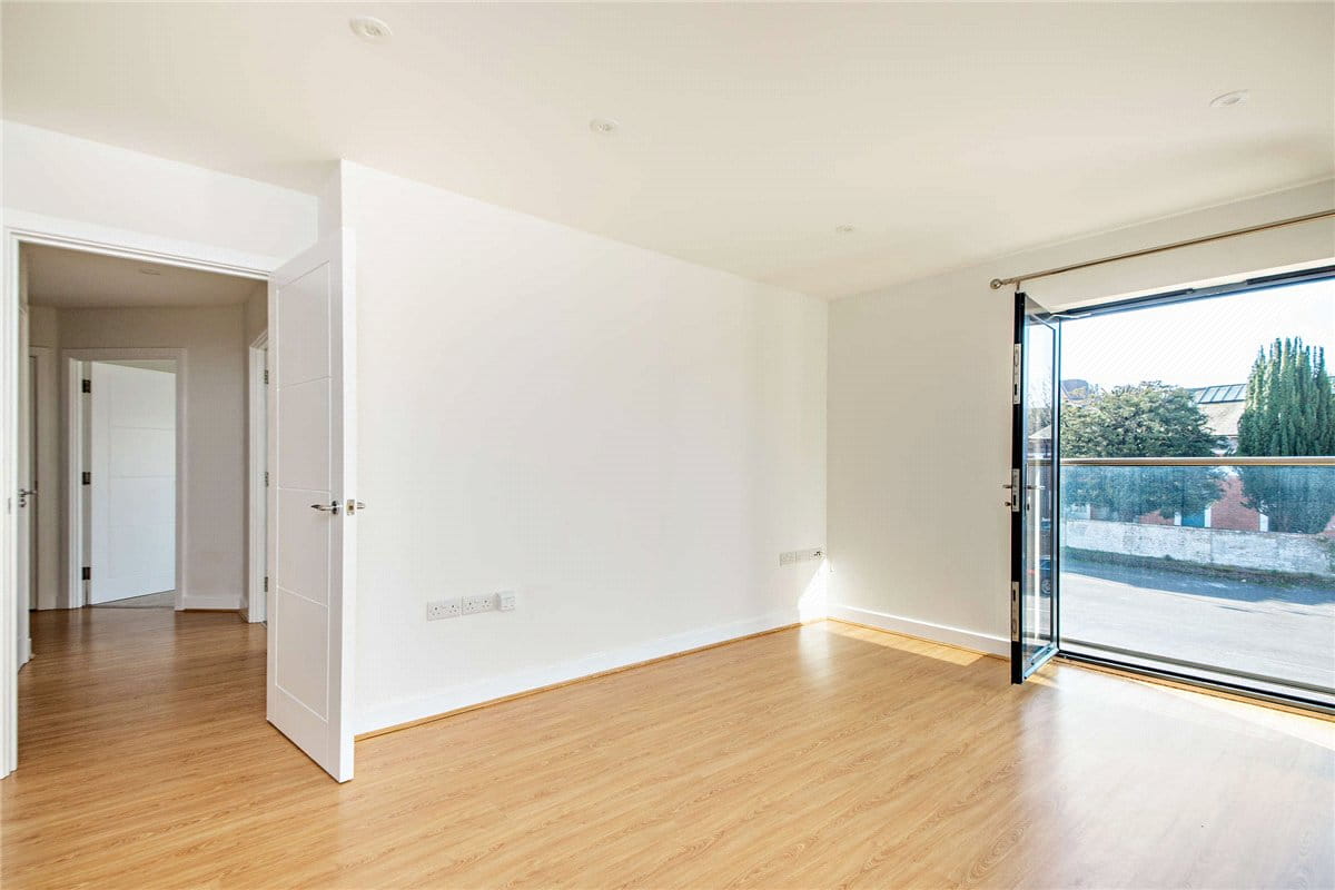 2 bedroom flat, West Street, Newbury RG14 - Available