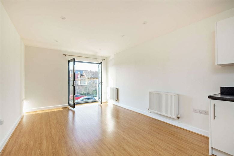 2 bedroom flat, West Street, Newbury RG14 - Available