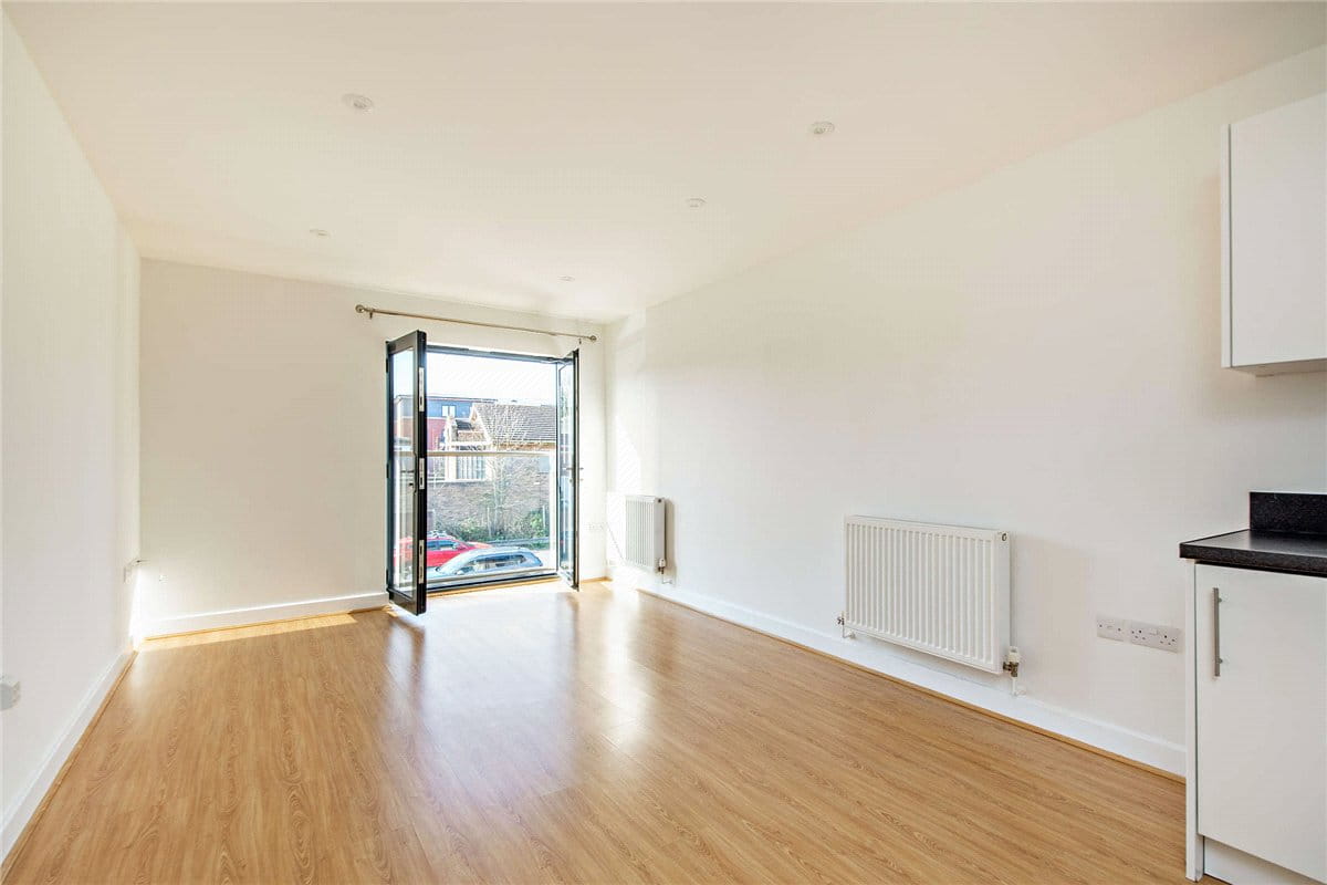 2 bedroom flat, West Street, Newbury RG14 - Available