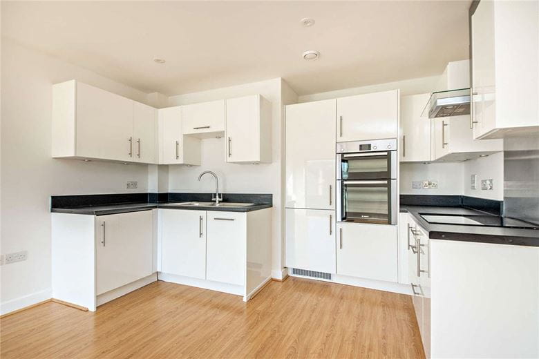 2 bedroom flat, West Street, Newbury RG14 - Available