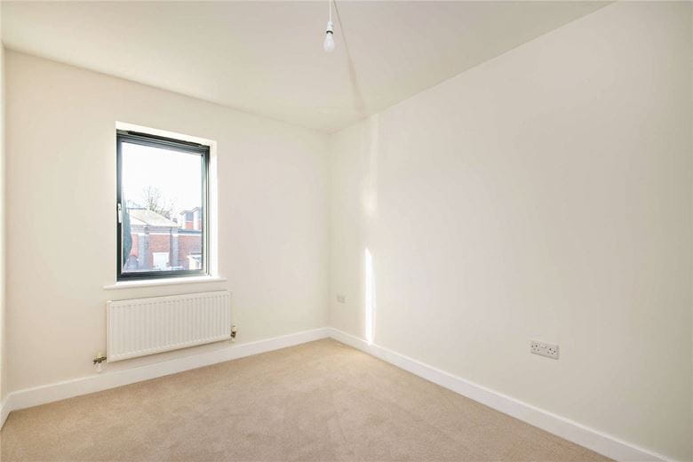 2 bedroom flat, West Street, Newbury RG14 - Available