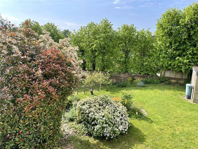 2 bedroom maisonette, Speen, Newbury RG14 - Available