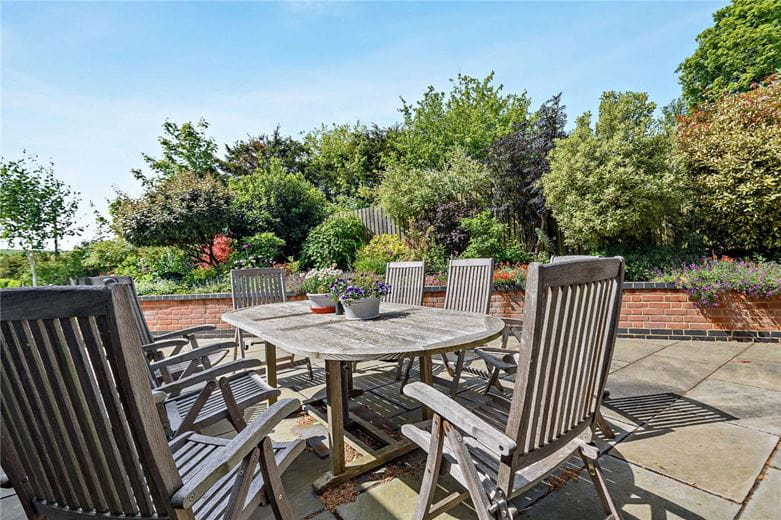 3 bedroom house, Fox's Lane, Kingsclere RG20 - Available