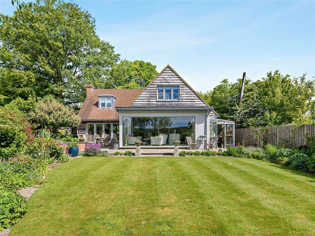 3 bedroom house, Fox's Lane, Kingsclere RG20 - Available