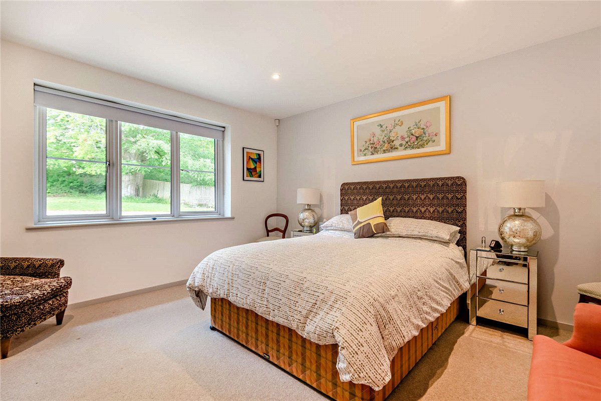 3 bedroom house, Fox's Lane, Kingsclere RG20 - Available