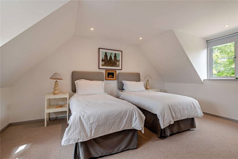 3 bedroom house, Fox's Lane, Kingsclere RG20 - Available