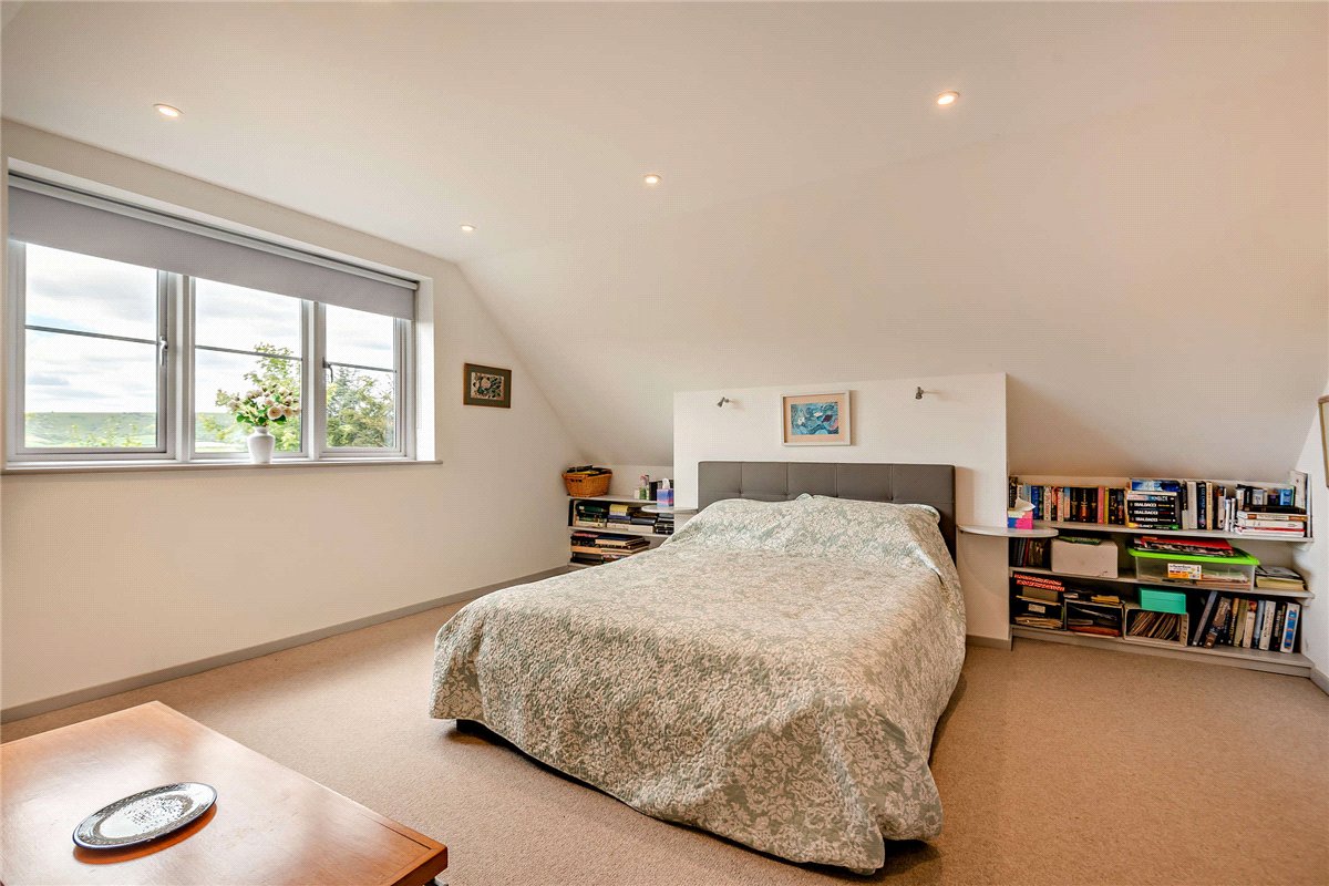 3 bedroom house, Fox's Lane, Kingsclere RG20 - Available