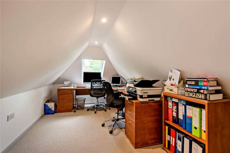 3 bedroom house, Fox's Lane, Kingsclere RG20 - Available
