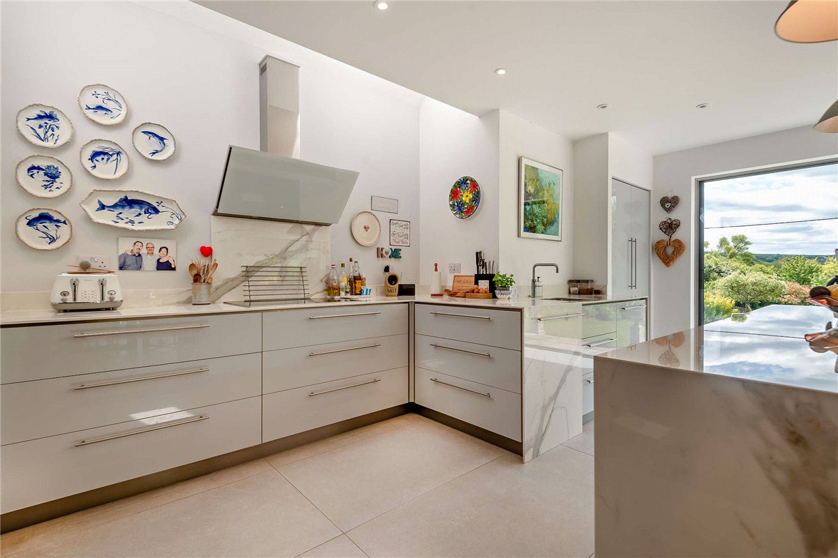3 bedroom house, Fox's Lane, Kingsclere RG20 - Available