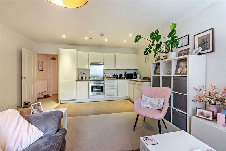 1 bedroom flat, Luker Court, Ireland Drive RG14 - Available