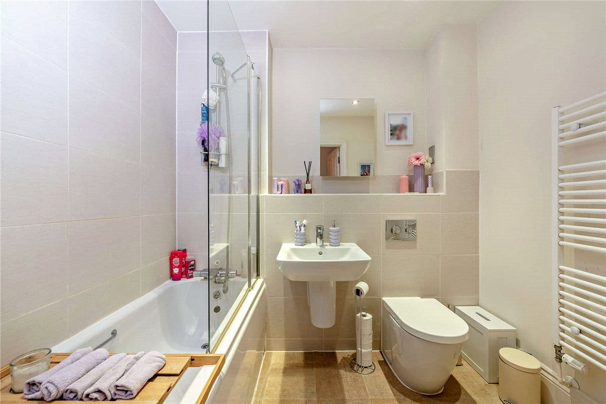 1 bedroom flat, Luker Court, Ireland Drive RG14 - Available