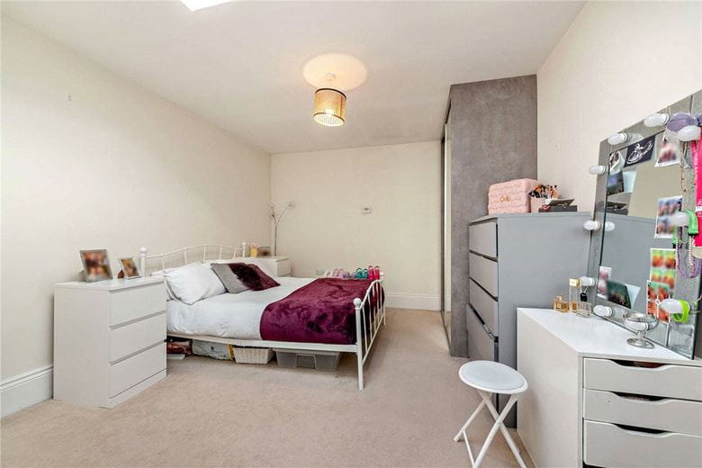 1 bedroom flat, Luker Court, Ireland Drive RG14 - Available