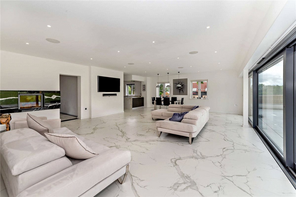 5 bedroom house, Newbury Road, Headley RG19 - Available