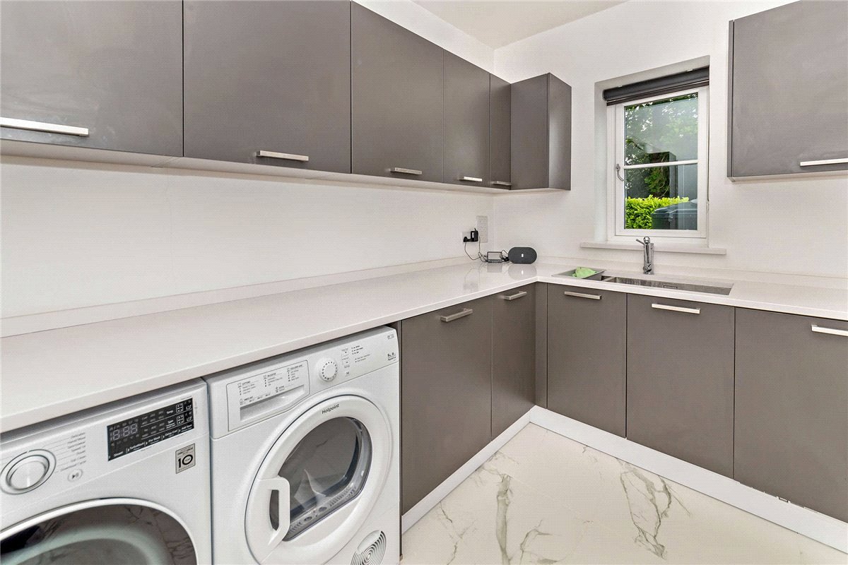 5 bedroom house, Newbury Road, Headley RG19 - Available