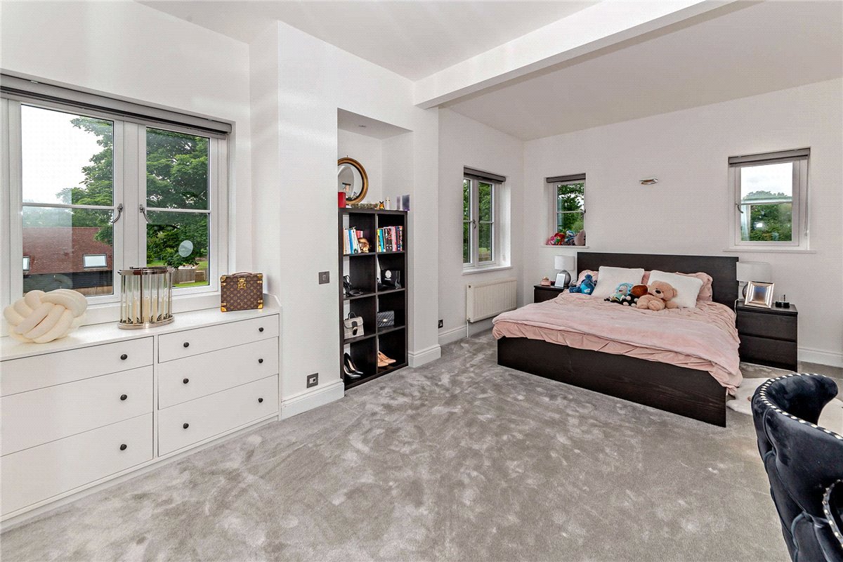5 bedroom house, Newbury Road, Headley RG19 - Available