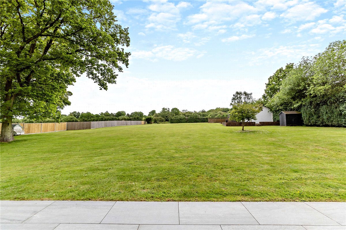 5 bedroom house, Newbury Road, Headley RG19 - Available