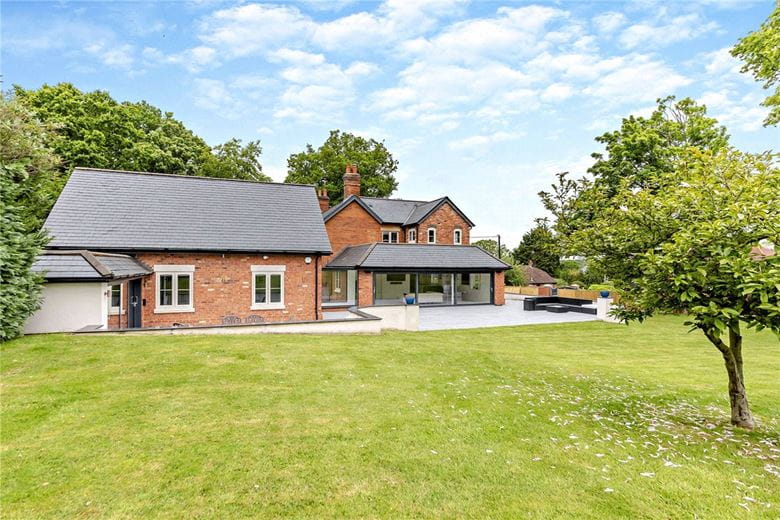 5 bedroom house, Newbury Road, Headley RG19 - Available