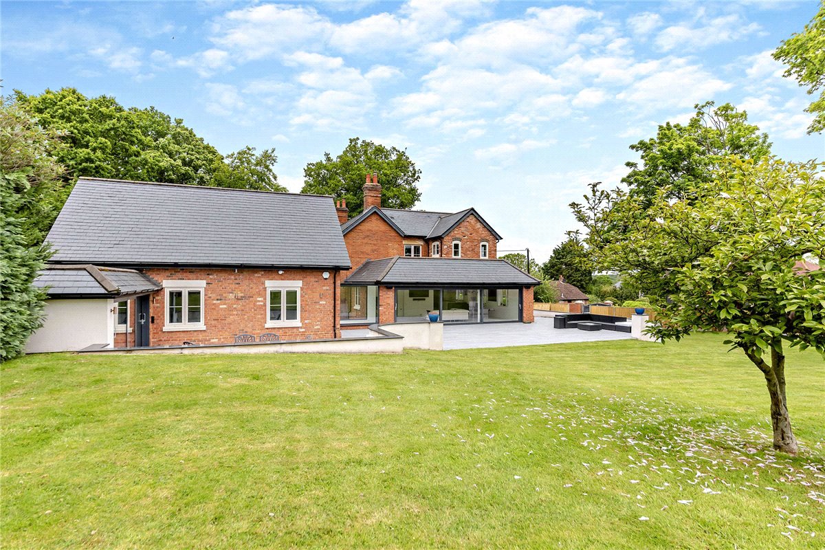 5 bedroom house, Newbury Road, Headley RG19 - Available