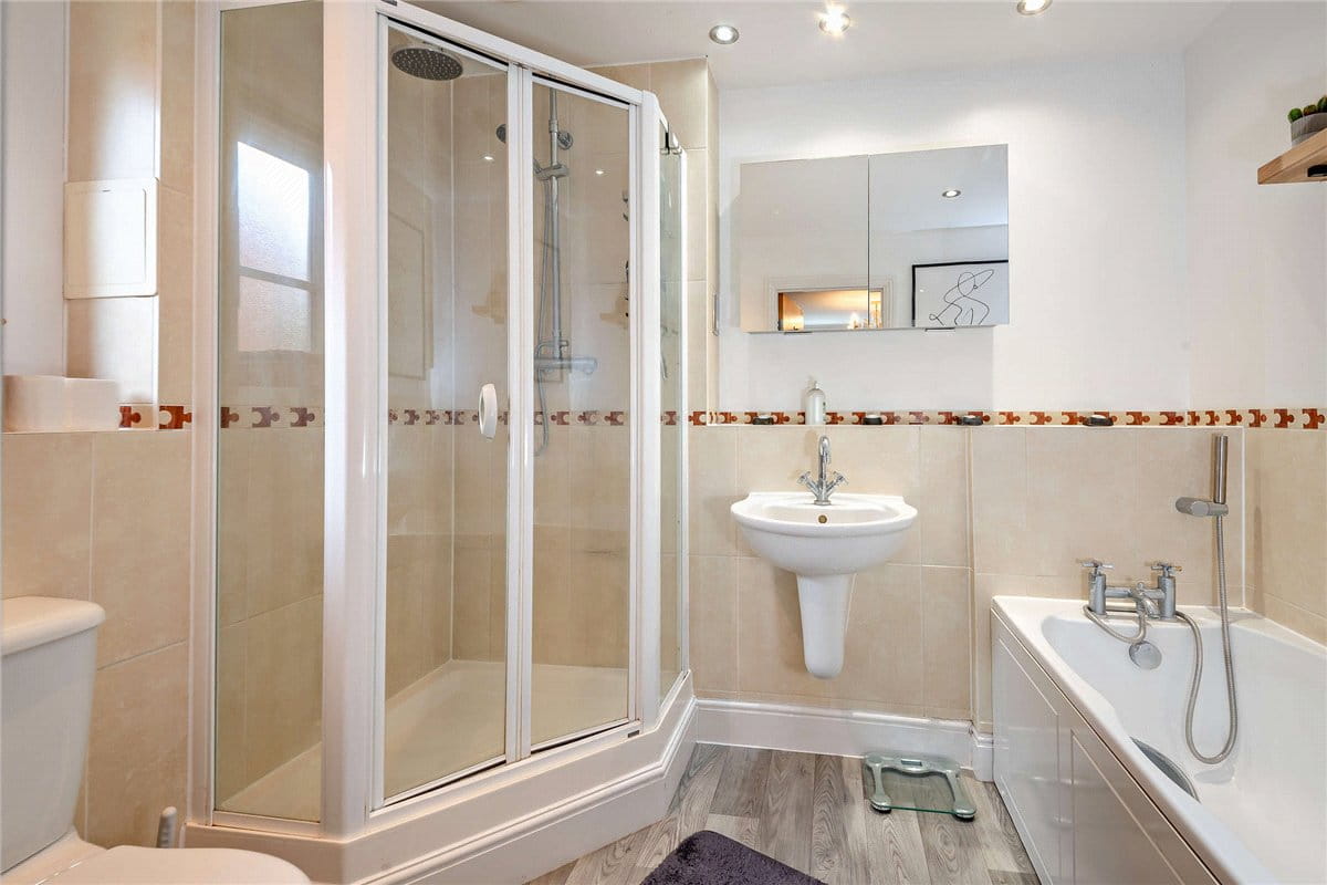 4 bedroom house, Hermitage Green, Hermitage RG18 - Available