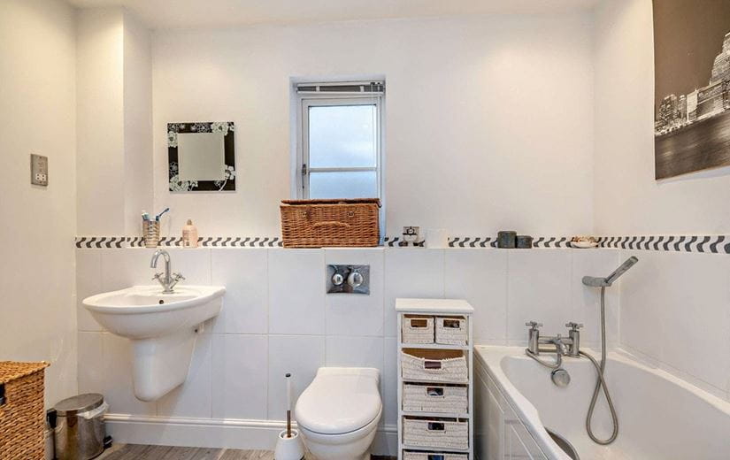 4 bedroom house, Hermitage Green, Hermitage RG18 - Available