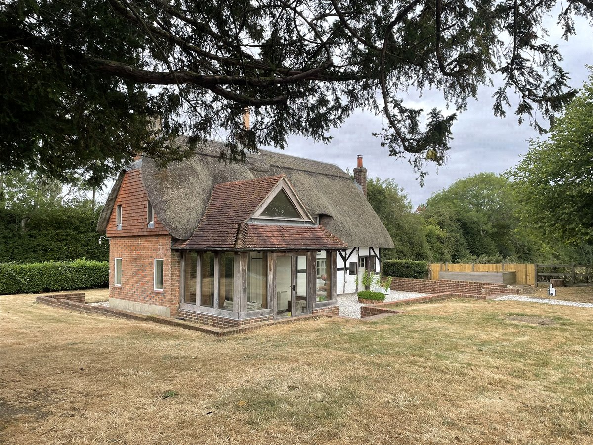 2 bedroom house, Highclere Street, Highclere RG20 - Let Agreed