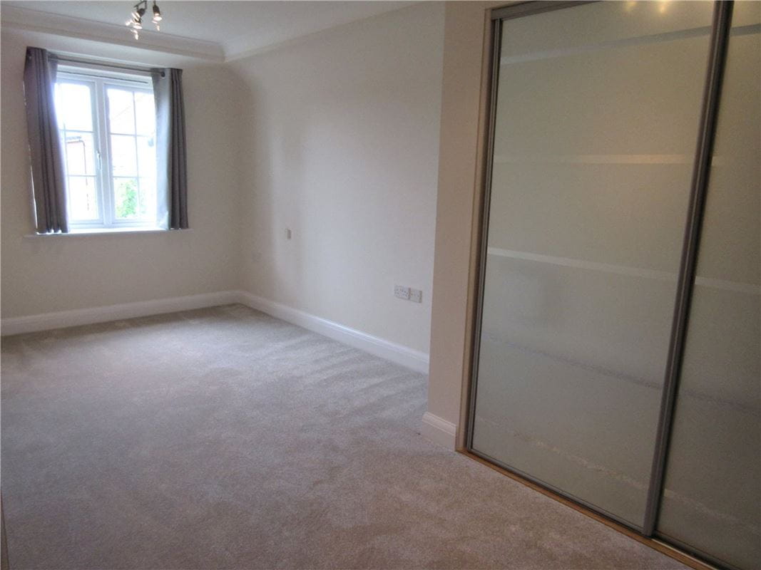 2 bedroom flat, Catherine Road, Newbury RG14 - Under Offer
