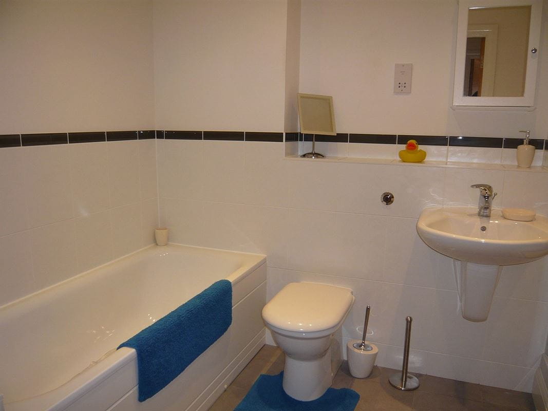 2 bedroom flat, Newtown Road, Newbury RG14