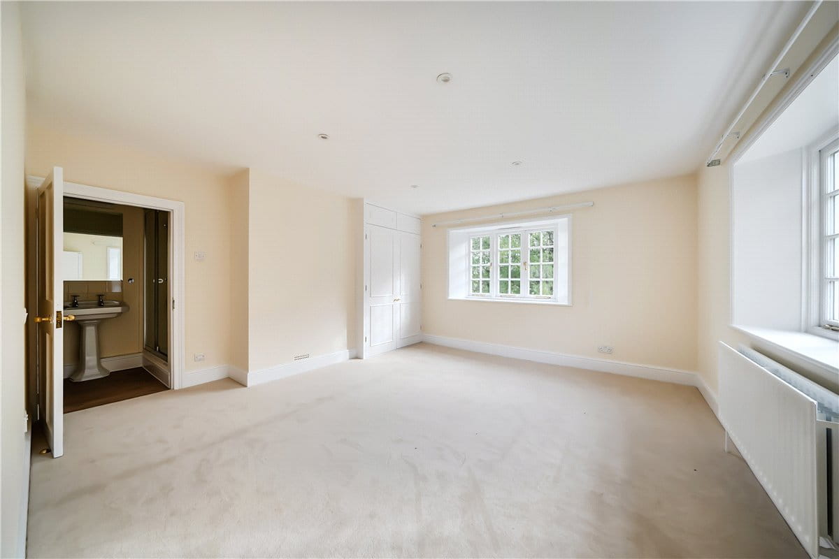 4 bedroom house, The Slade, Bucklebury RG7 - Available