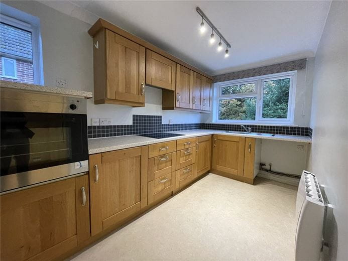 2 bedroom flat, Newbury, Berkshire RG14 - Let Agreed