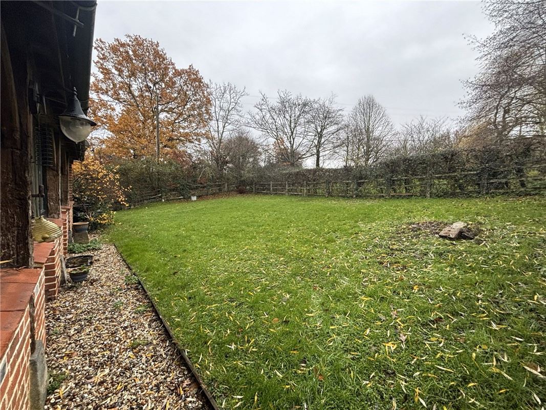 2 bedroom house, Hopgoods Green, Bucklebury RG7 - Under Offer