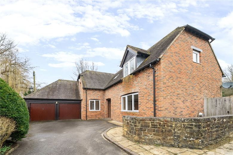 3 bedroom house, Donnington, Newbury RG14 - Let Agreed