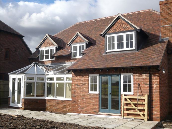 4 bedroom house, Manor Farm, Main Street RG20 - Available