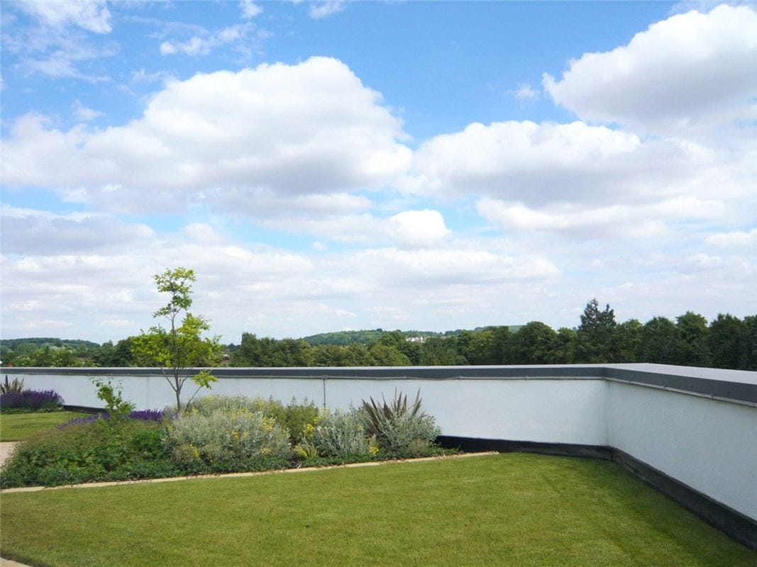 2 bedroom flat, Park Way, Newbury RG14 - Available