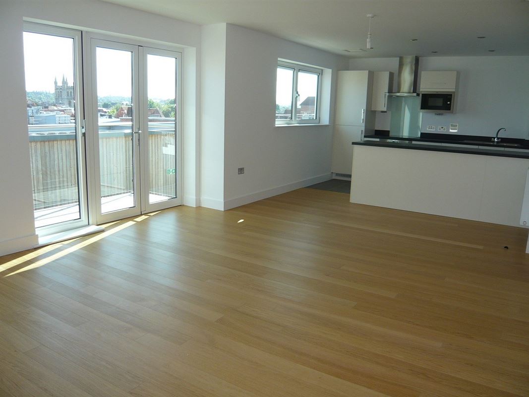 2 bedroom flat, Park Way, Newbury RG14 - Let Agreed