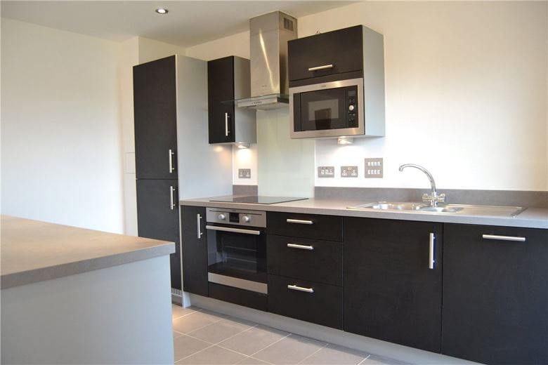 2 bedroom flat, Haskins, Park Way RG14