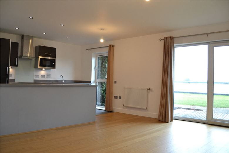 2 bedroom flat, Haskins, Park Way RG14