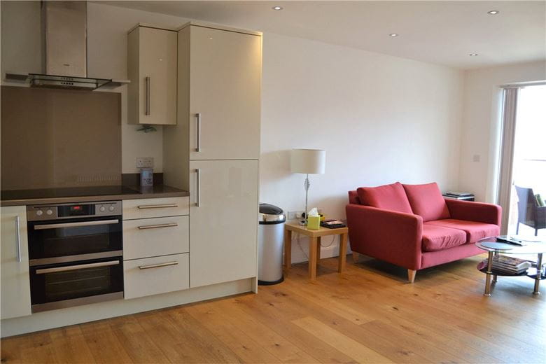 1 bedroom flat, Racecourse Road, Newbury RG14 - Let Agreed