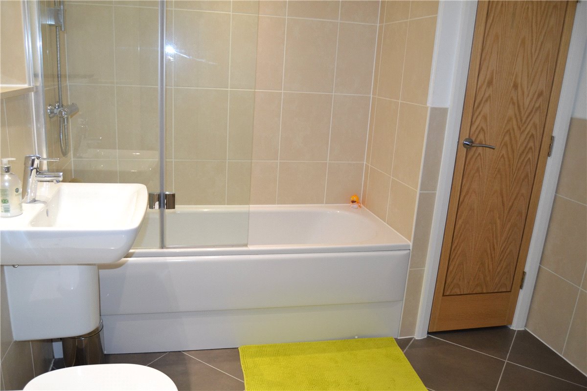 1 bedroom flat, Racecourse Road, Newbury RG14 - Let Agreed