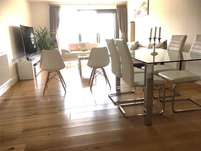 2 bedroom flat, Racecourse Road, Newbury RG14