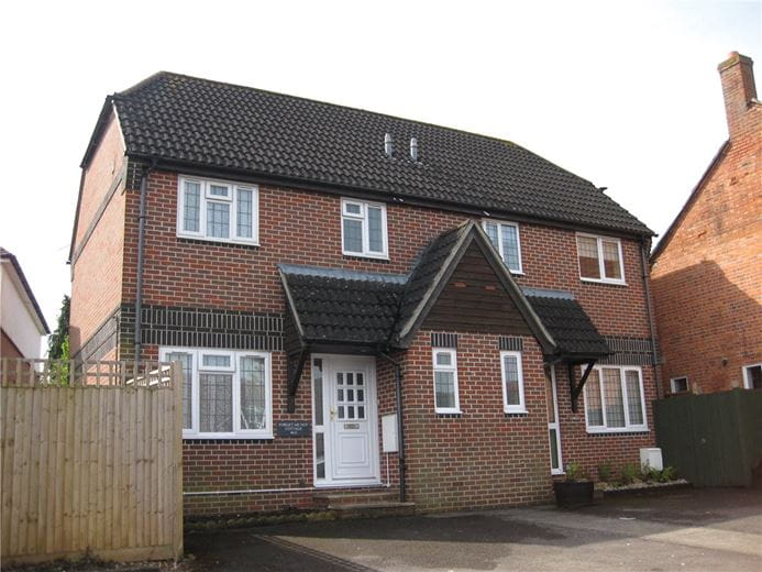 3 bedroom house, Newbury, Berkshire RG14 - Available