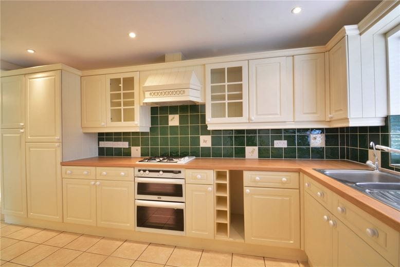 4 bedroom house, Newbury, Berkshire RG14 - Available