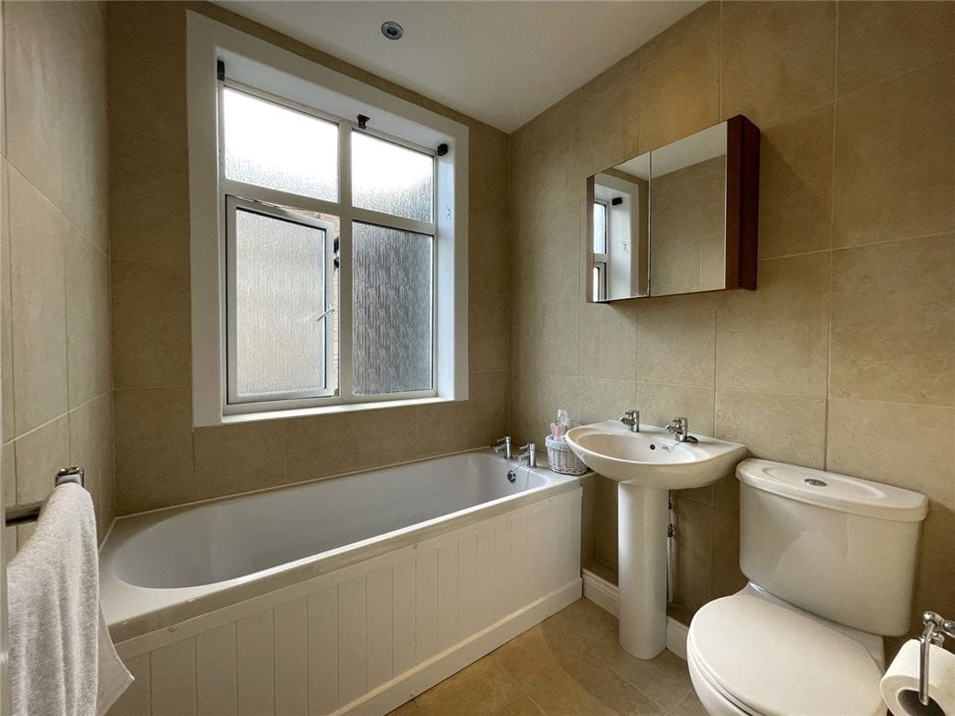 4 bedroom house, Newbury, Berkshire RG14 - Let Agreed