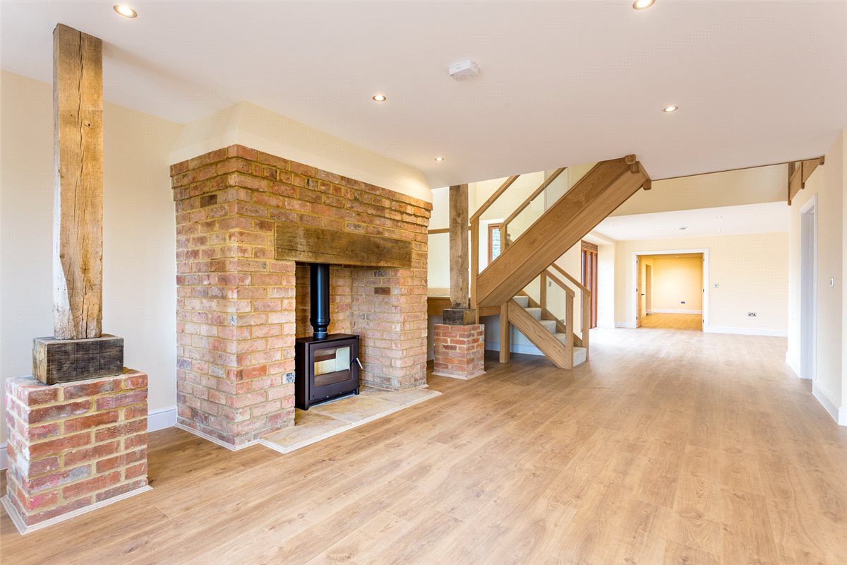4 bedroom , Winterbourne, Newbury RG20 - Available