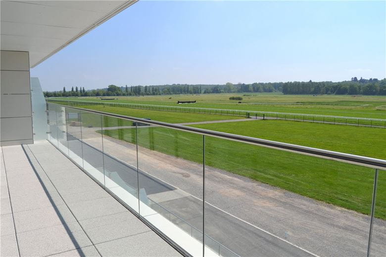 2 bedroom flat, Kingman Way, Newbury RG14