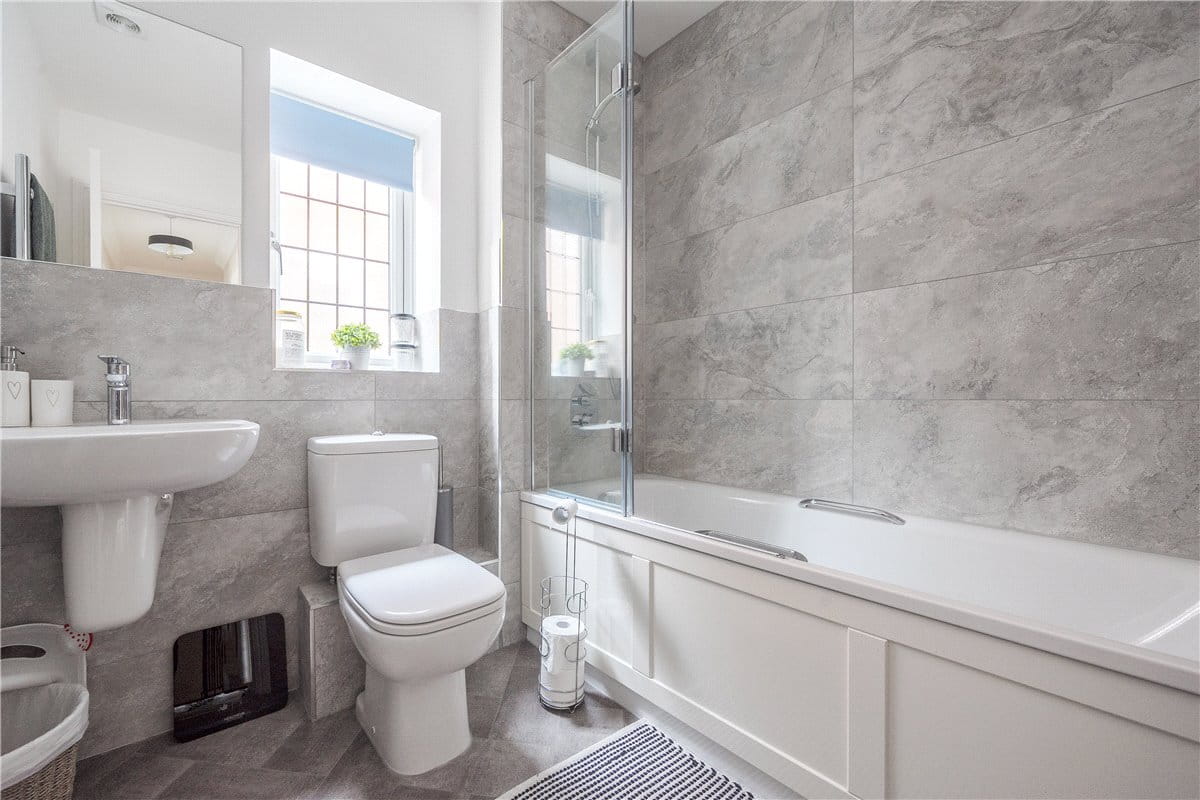 3 bedroom house, Woolhampton, Reading RG7