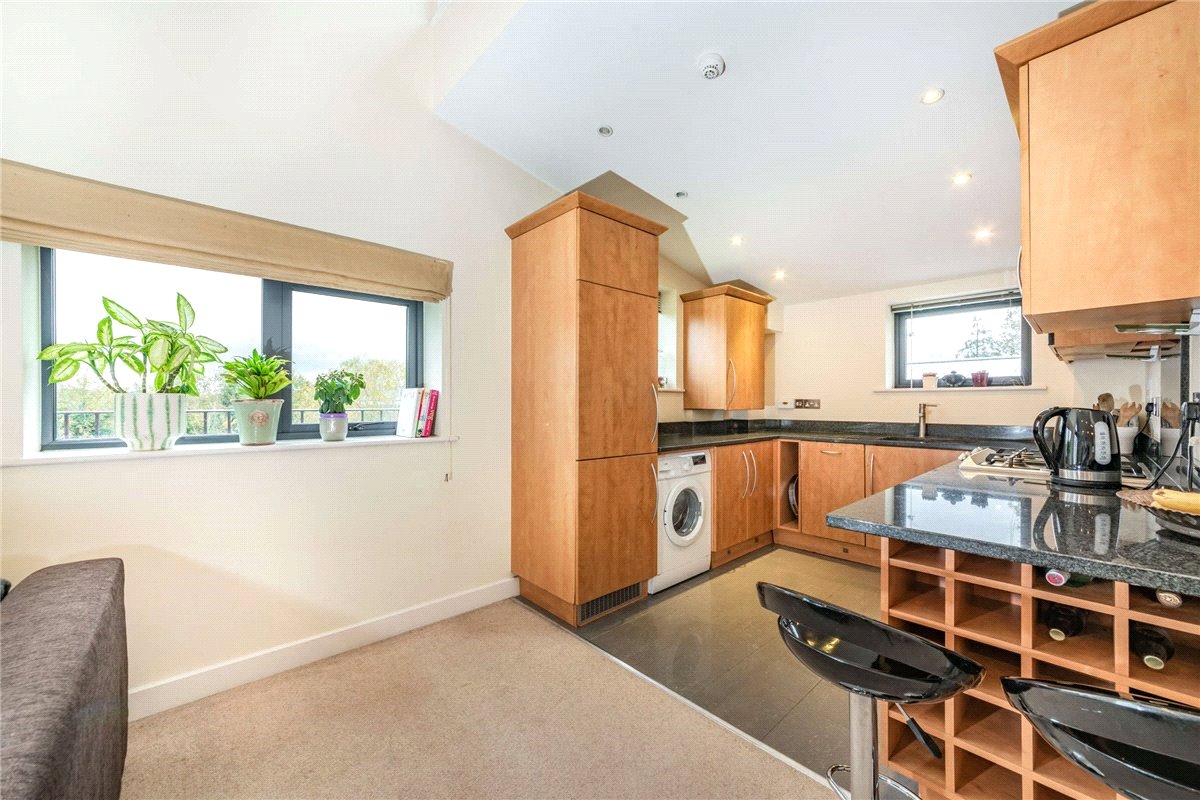 2 bedroom flat, Old Bath Road, Newbury RG14