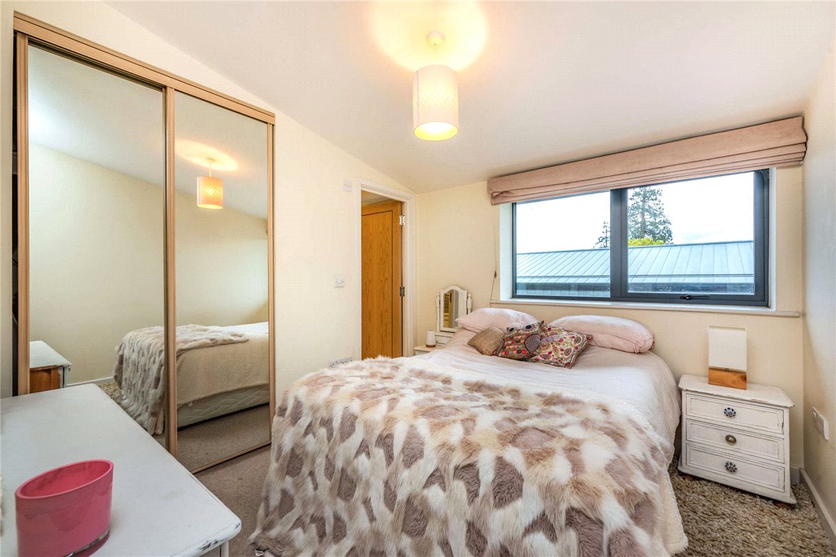 2 bedroom flat, Old Bath Road, Newbury RG14