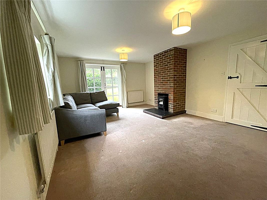 2 bedroom cottage, Horris Hill, Newtown RG20