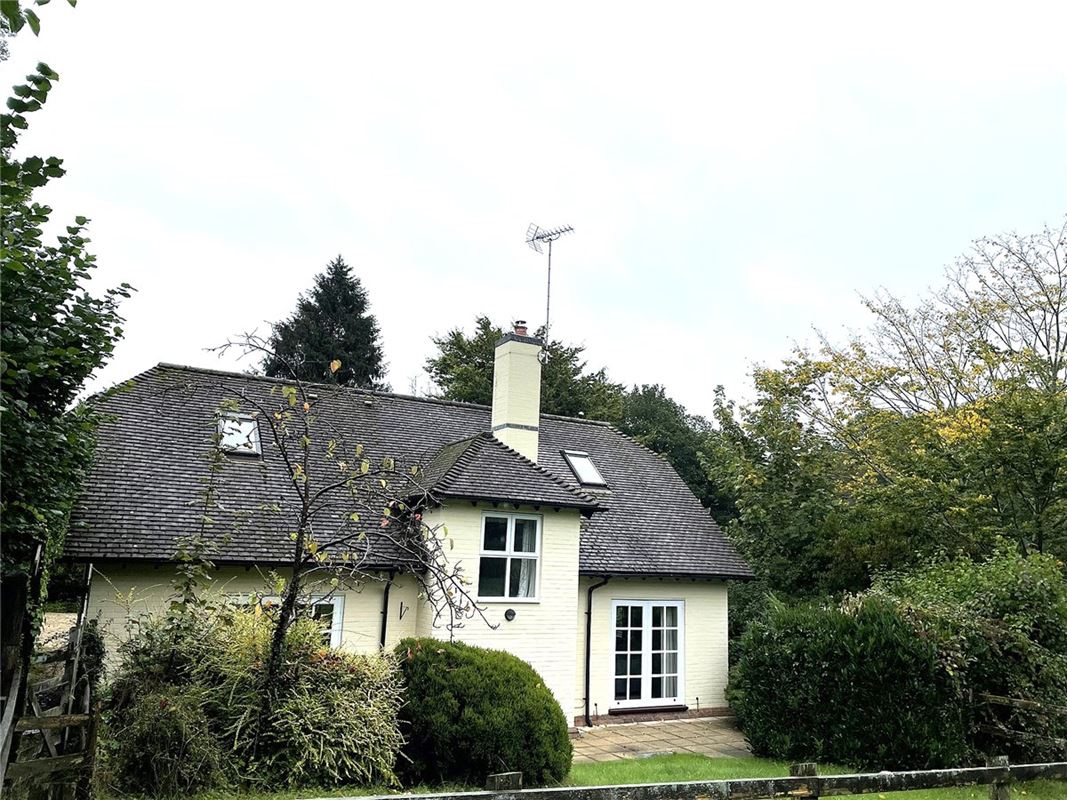 2 bedroom cottage, Horris Hill, Newtown RG20