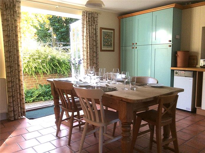 2 bedroom cottage, Horris Hill, Newtown RG20